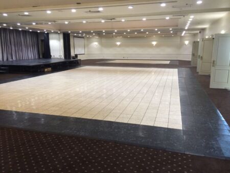 Dancefloor tiling in white and black